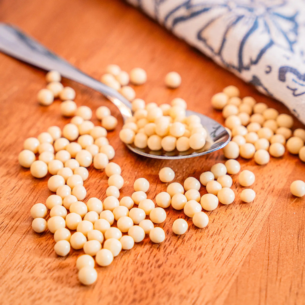 Křupinky do krému - bílá čokoláda 15g - FitMar.cz